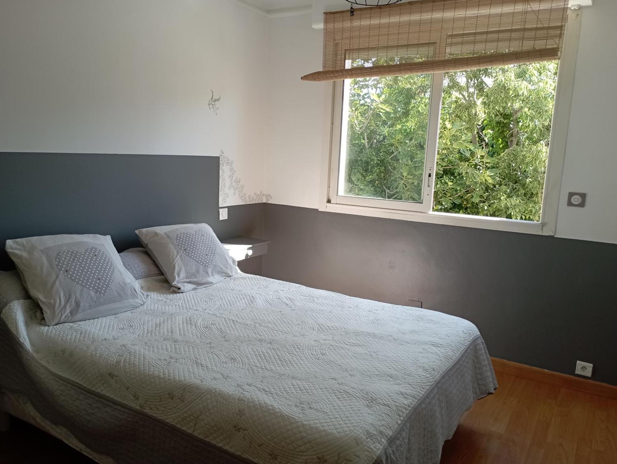 Bel Bord De A St Cyr Sur Appartement
